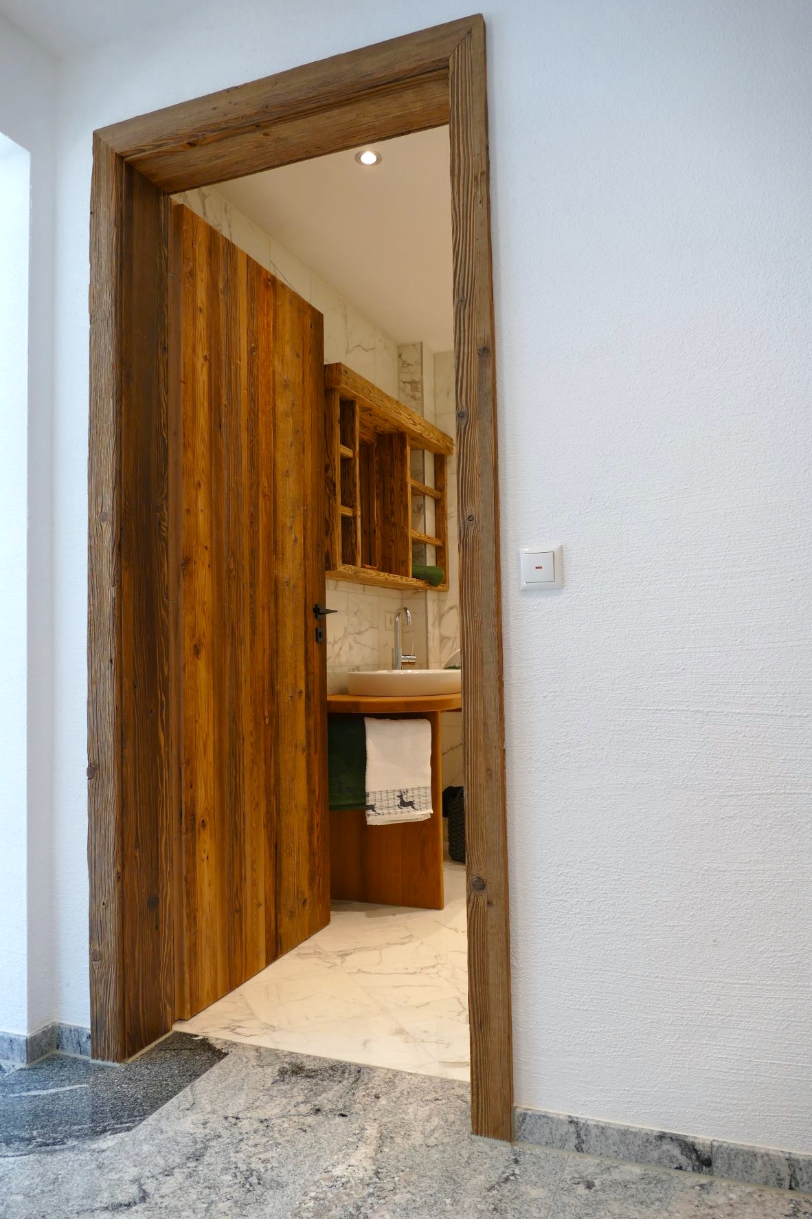 Ferienwohnung Sylvenstein Flur Richtung Bad2
