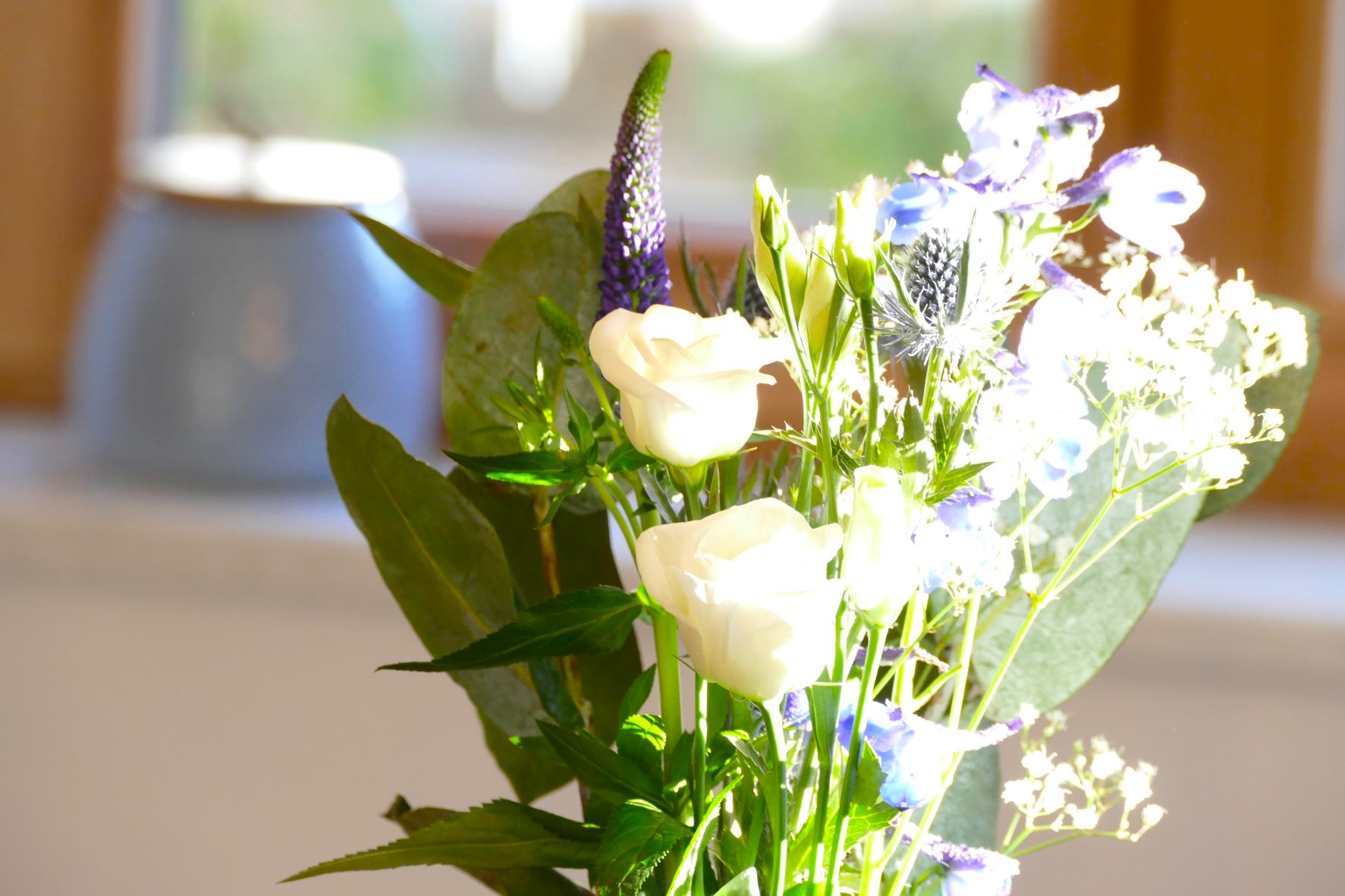 Ferienwohnung Sylvenstein Wohnkueche Blumen