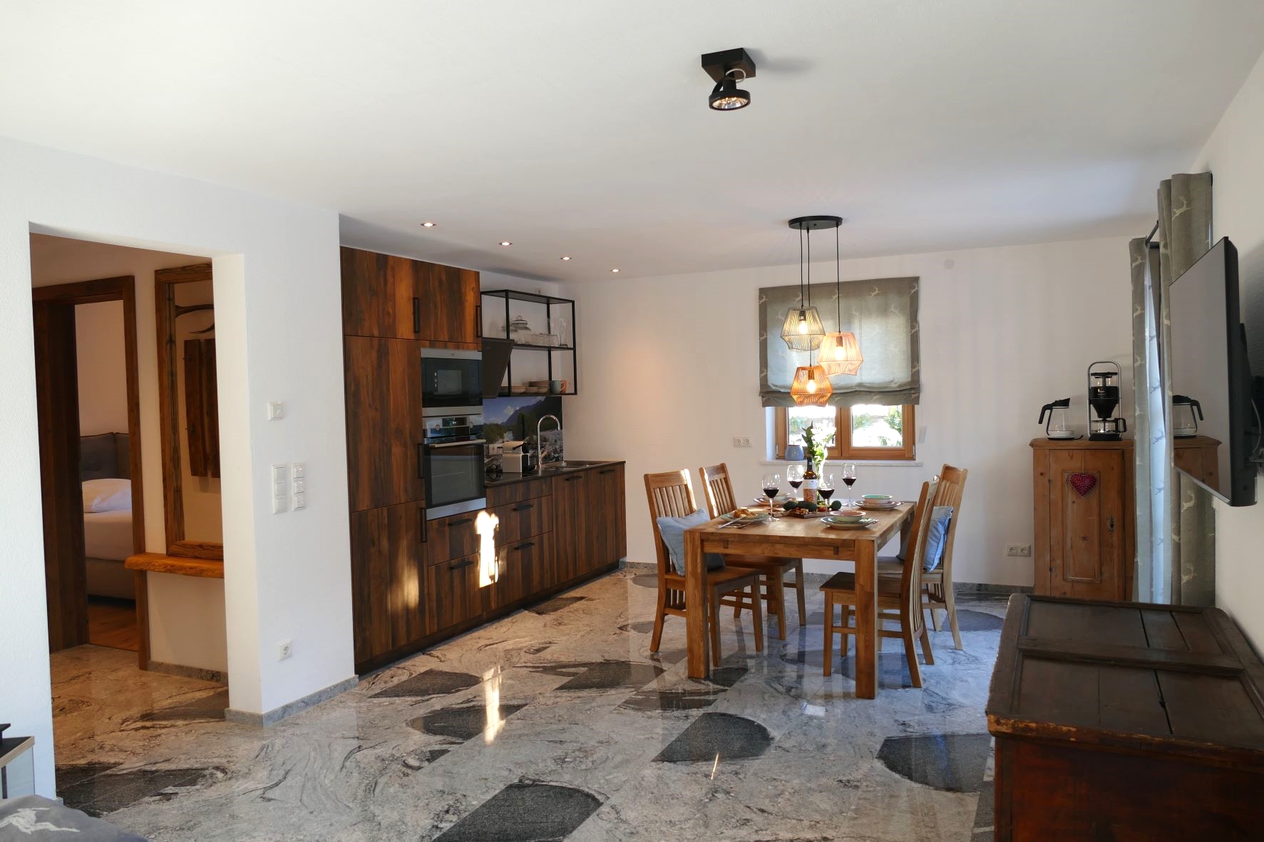Ferienwohnung Sylvenstein Wohnkueche gesamt1