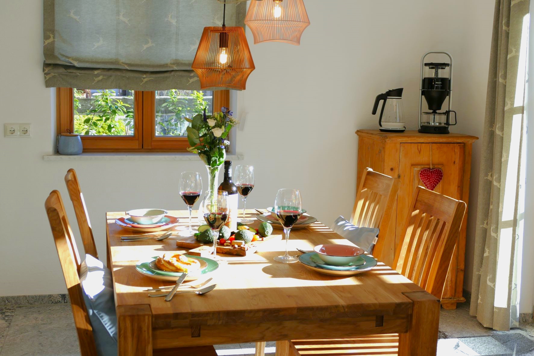 Ferienwohnung Sylvenstein Wohnküche Tisch2