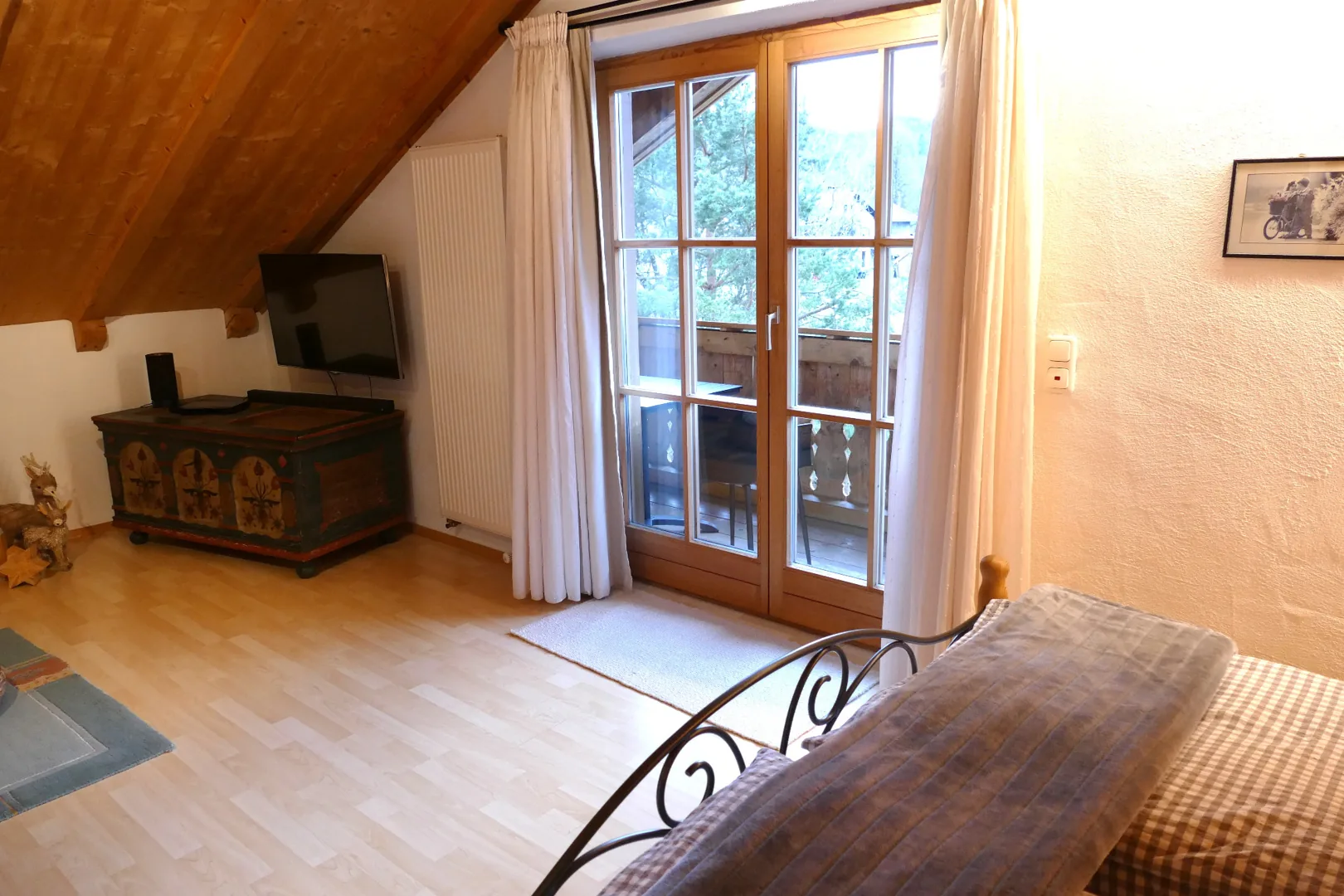 Ferienwohnung Karwendel Wohnbereich mit Balkon