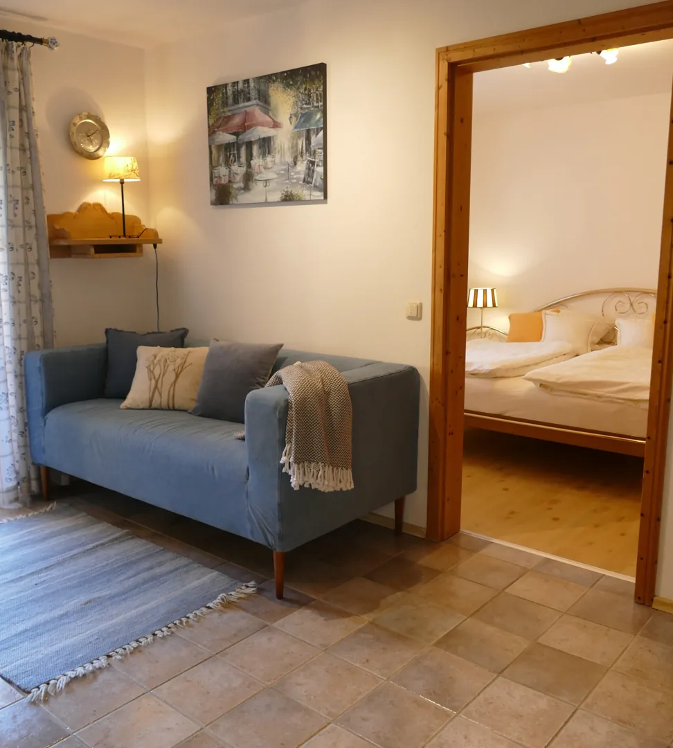 Ferienwohnung Schönberg Wohnküche Blick ins Schlafzimer