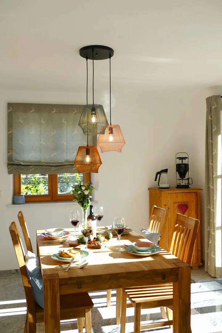 Ferienwohnung Sylvenstein Wohnküche Tisch